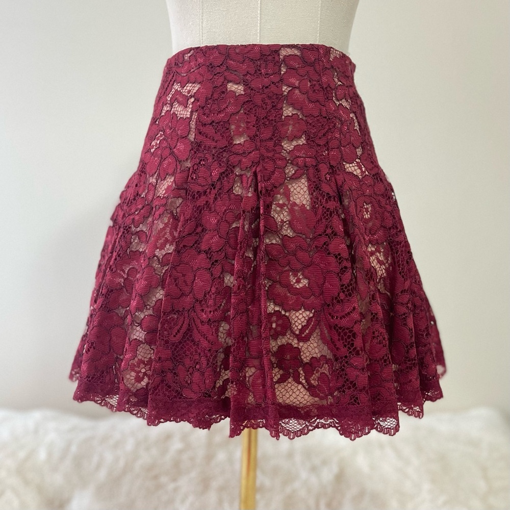 ASTR - lace mini skirt, size S